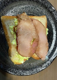 アボカド卵焼き豚トースト