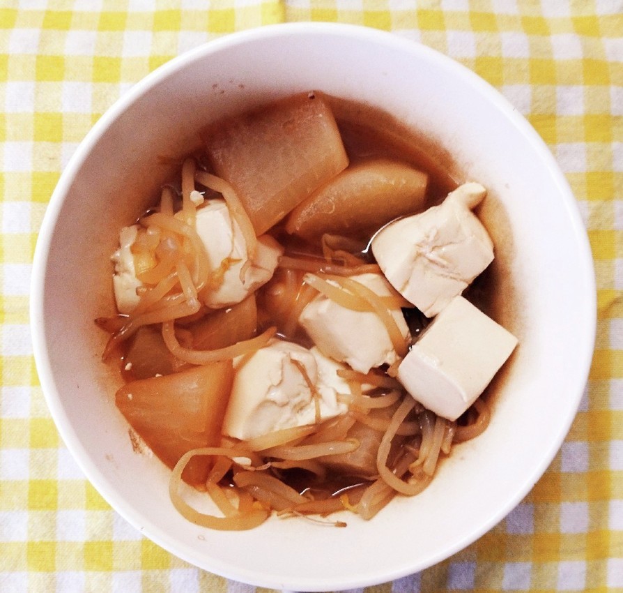 和食の一品に 豆腐と大根 もやしの 煮物の画像
