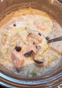 塩鮭と白菜としめじのミルクスープ