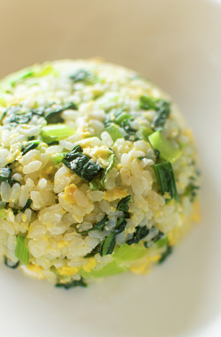 シンプルがおいしい！小松菜と卵の簡単炒飯の画像