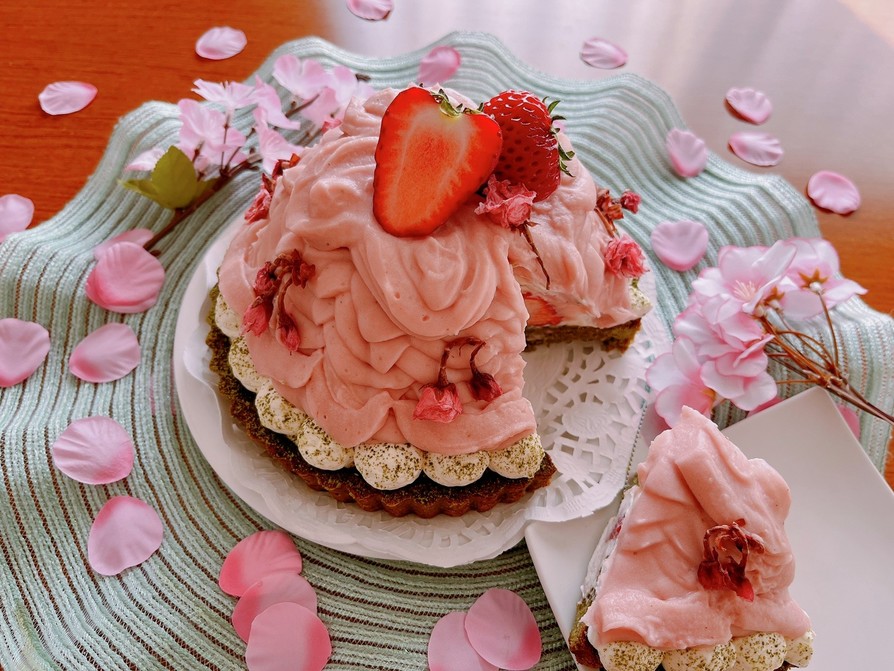 ☆桜と抹茶のいちご入りタルト☆の画像