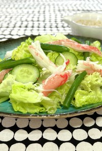 緑の野菜とカニカマの春色サラダ