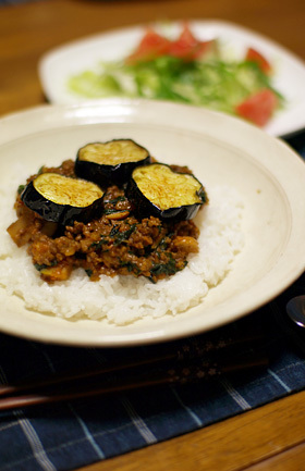 たっぷり野菜ドライカレー 茄子のっけ