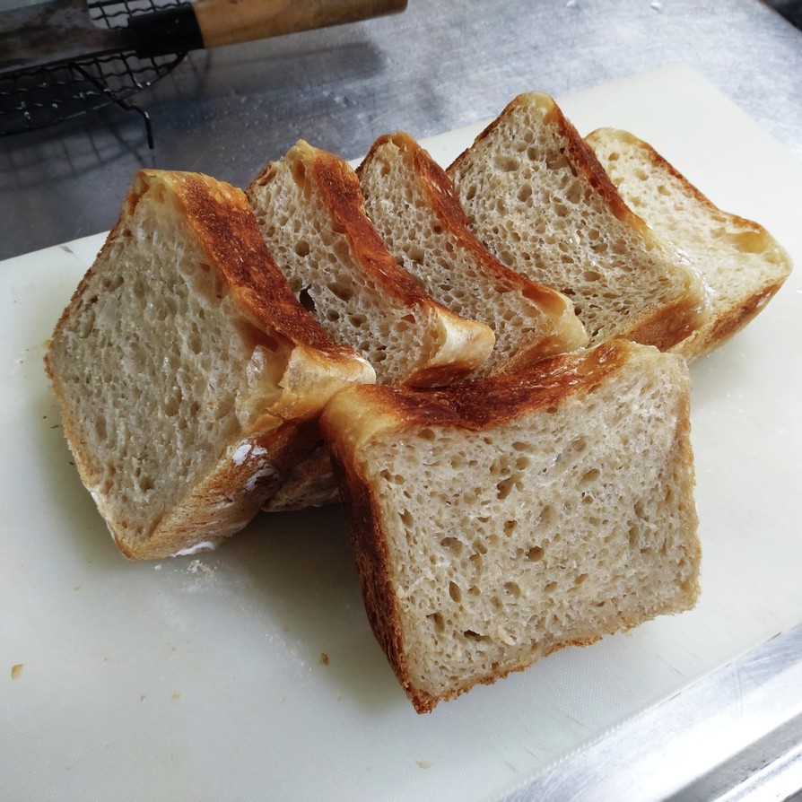 コンベクションオーブンで焼く角食パンの画像