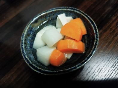簡単小鉢♪色々野菜のピクルスの写真