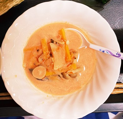 鮭のムリエル　トマトクリームスープがけの写真