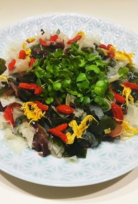 枸杞と菊の海藻サラダ