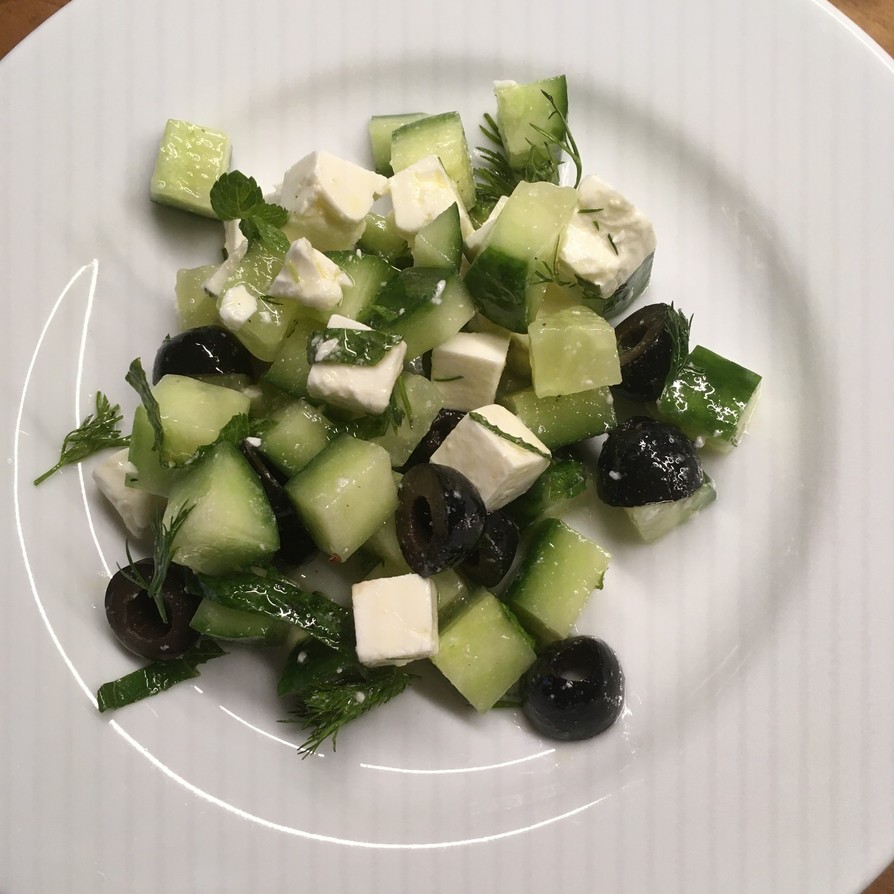超簡単 キュウリとフェタのサラダ by ともちぇんか 【クックパッド】 簡単おいしいみんなのレシピが396万品
