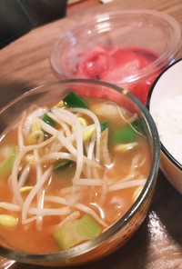 豆もやしのスープ（韓国料理）