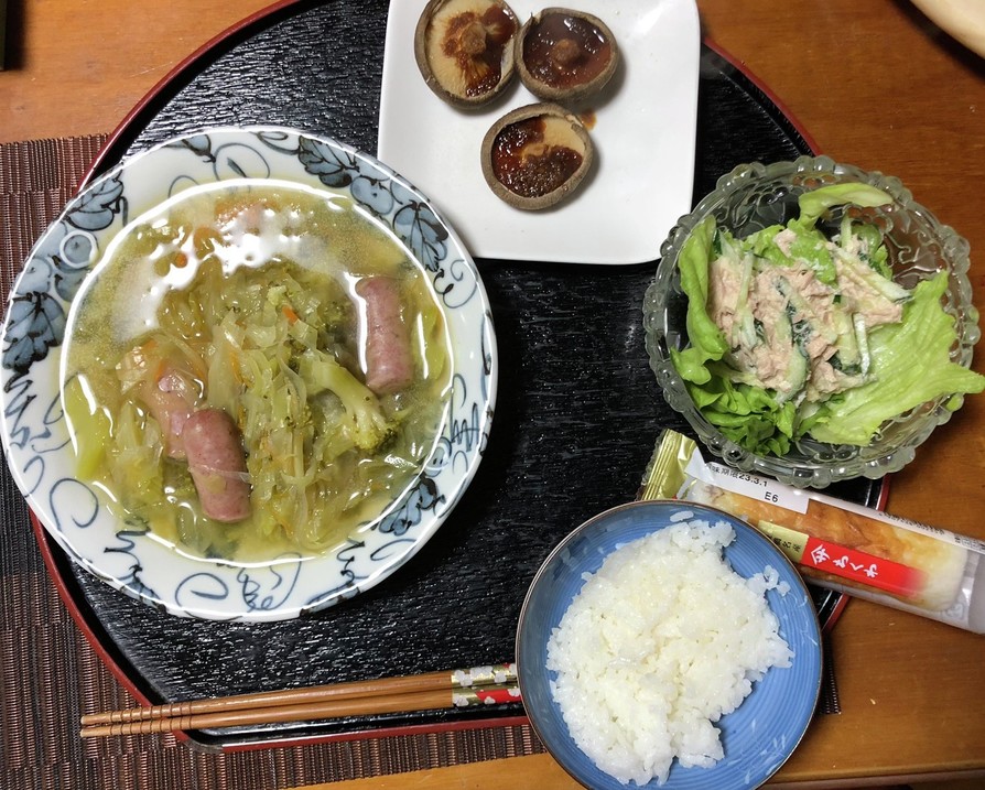 野菜たっぷりコンソメスープ＆焼き椎茸の画像