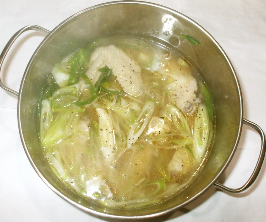 鶏手羽先スープ♪冬かぜに温まる漢方薬膳の画像