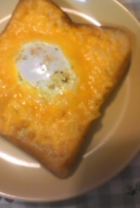 巣ごもり卵のチーズトースト♪