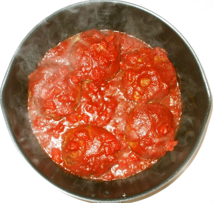 ハンバーグのトマト煮込み♪簡単トマト缶での画像