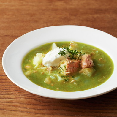 えんどう豆の北欧風サーモンスープの写真