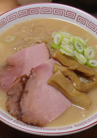 豚骨スープが本格的☆札幌の味噌ラーメン風