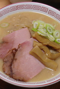 豚骨スープが本格的☆札幌の味噌ラーメン風