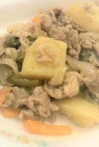 【保育所給食】豚肉と野菜のカレー炒め