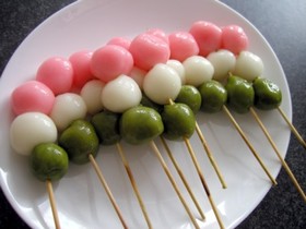 ひな祭りに3色団子!