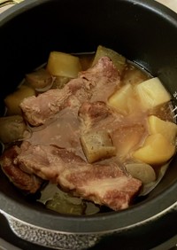 電気圧力鍋で、豚肉と大根の煮物