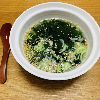 オートミールとわかめのスープ(中華風)の写真