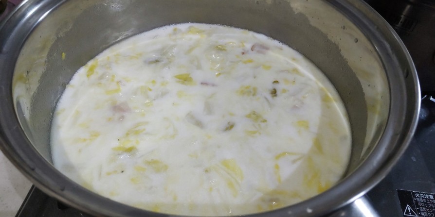 電気調理鍋で白菜とベーコンのクリーム煮の画像