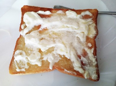 食パンアレンジ☆クリームチーズ&ハチミツの写真
