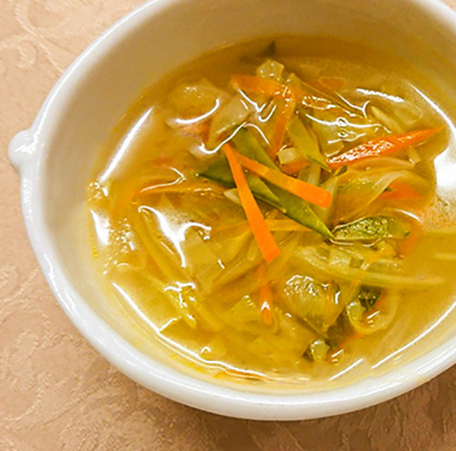 さやえんどうとセロリの野菜スープの画像