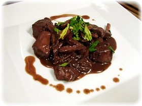 簡単♪鶏肉の赤ワイン煮込み