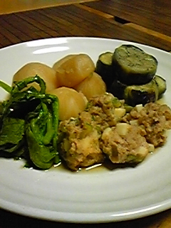 鶏団子(大和芋入り)・かぶ・茄子の煮物の画像