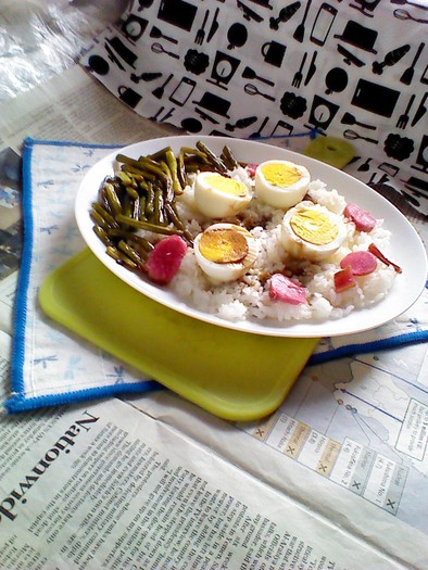ゆで卵+ニンニクの芽+日野菜漬のカフェ丼の写真