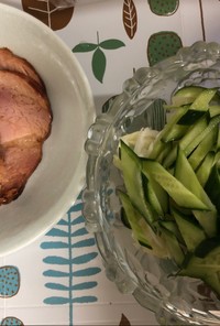 焼豚とキャベツ、胡瓜の千切り