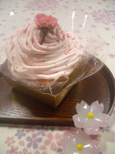 はんなり～桜モンブラン風デコカップケーキの写真