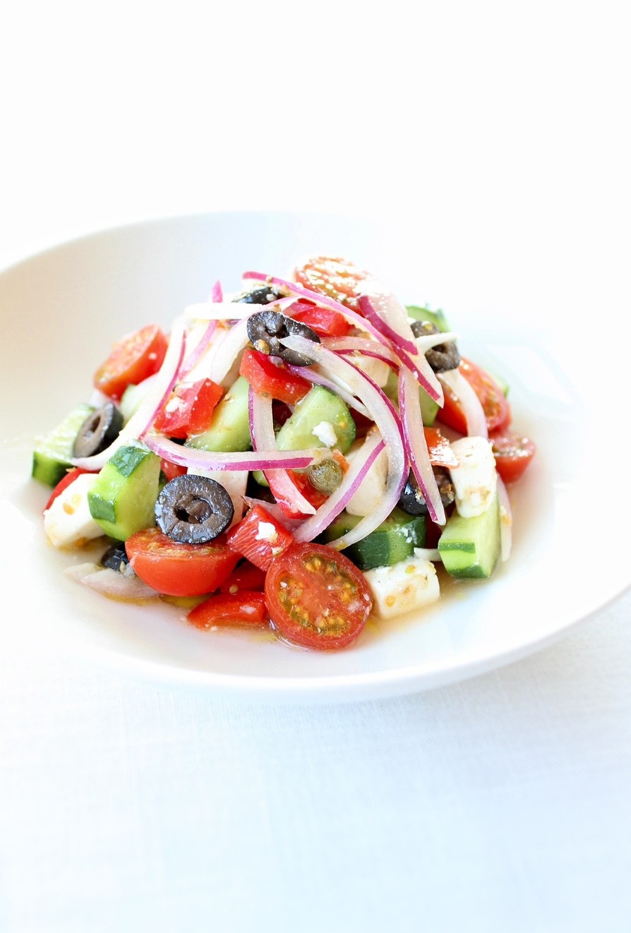 刻んだケールのギリシャ風サラダのレシピ