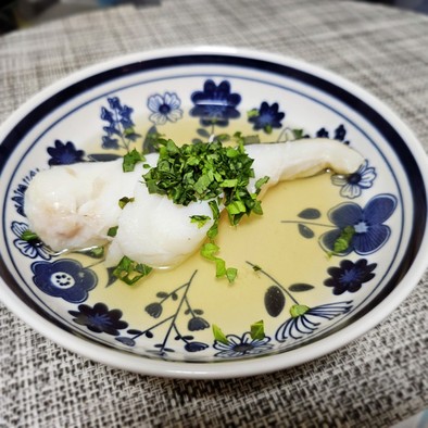 簡単ご飯！白身魚のコンソメバジルソースの写真