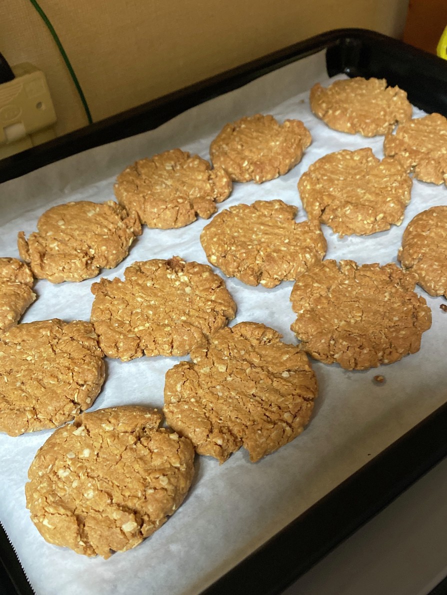 チョコレートでコーティングされたミニピーナッツバタークッキーのレシピ