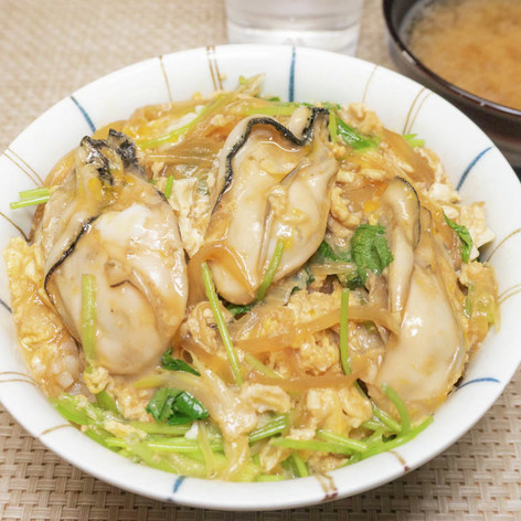 大粒牡蠣の卵とじ丼