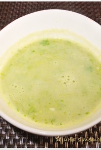 春簡単♡セロリの緑鮮やか豆乳チーズスープ