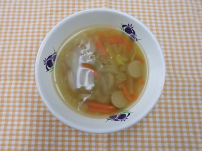 白菜とウインナーのスープの写真