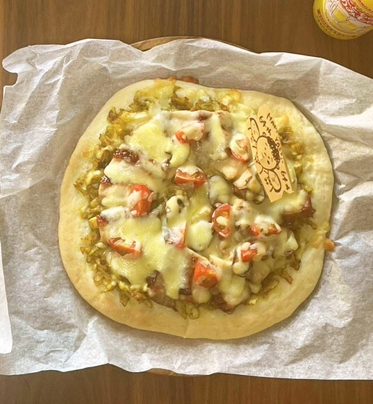 米粉活用で照り焼きとカレーキャベツのピザの画像
