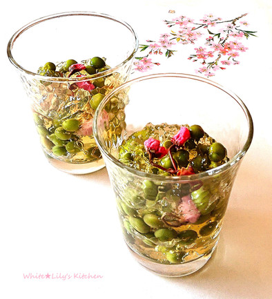 料亭の食べるスープ先付✨桜と若緑の氷寄せの写真