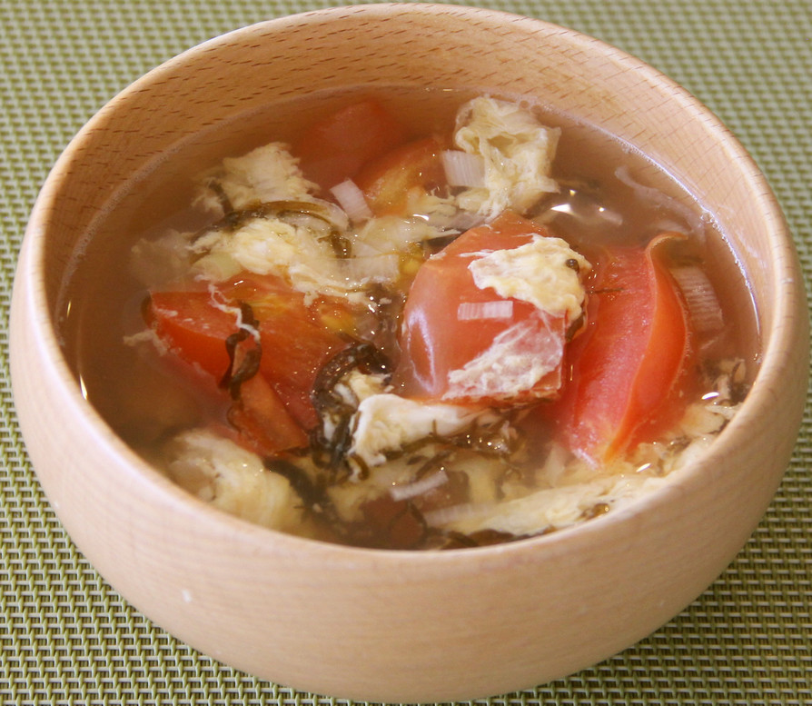 トマトともずくの卵スープの画像