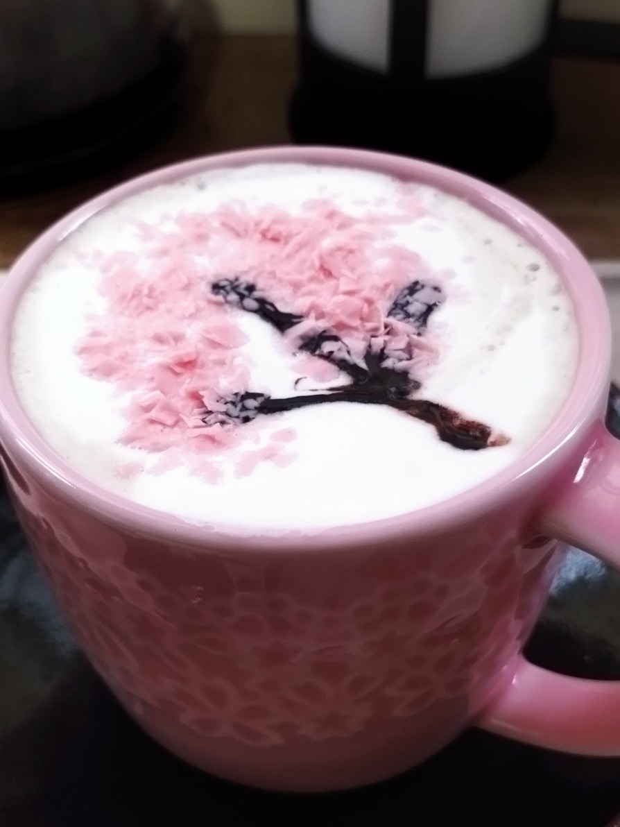 カップに桜コーヒーの画像