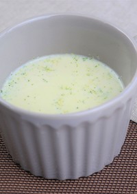 ブロッコリーと玉ねぎの豆乳スープ