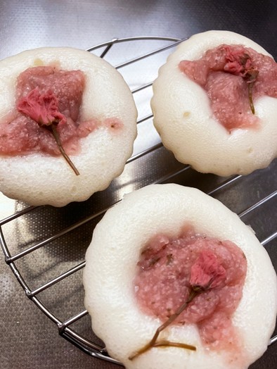 米粉の桜蒸しパンの写真