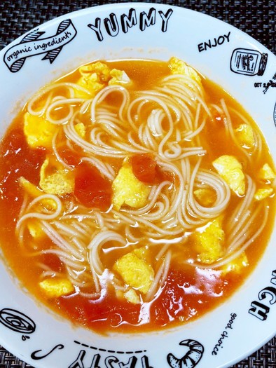 中華風トマトと卵のスープ麺の写真