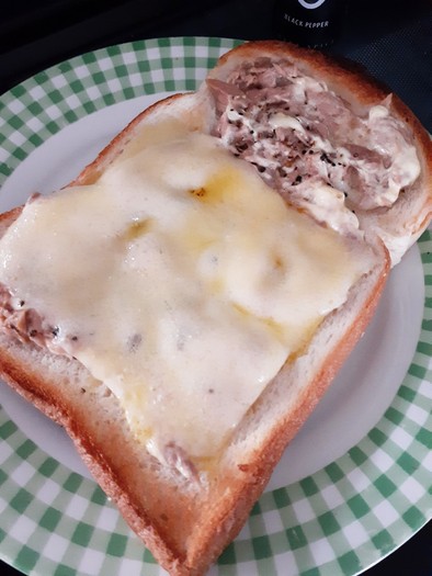 簡単★ツナマヨチーズトーストの写真