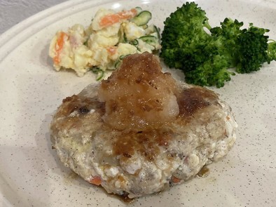 鶏ミンチと豆腐と根菜のふわふわハンバーグの写真