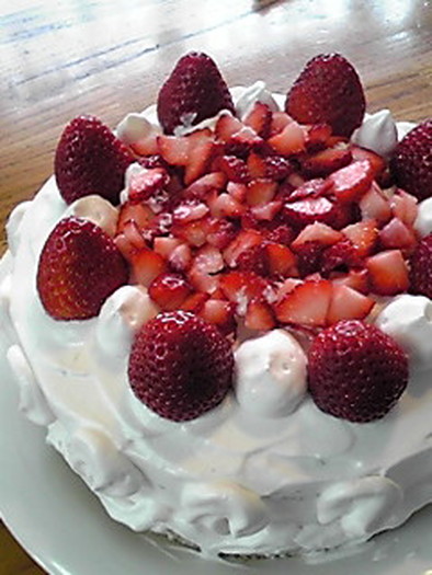 デコレーション　苺のショートケーキの写真