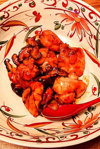 簡単すぎ❗しっとり鶏ももと椎茸の赤い煮物