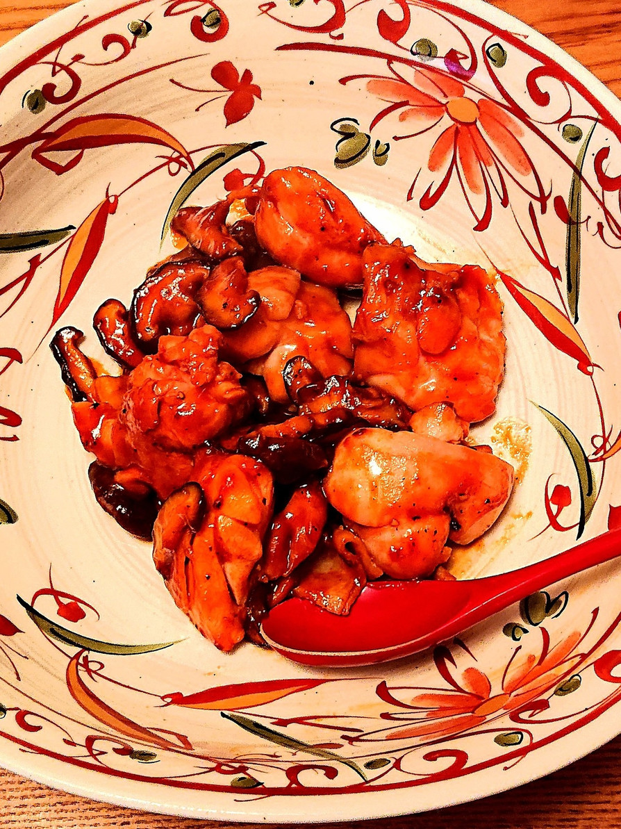 簡単すぎ❗しっとり鶏ももと椎茸の赤い煮物の画像